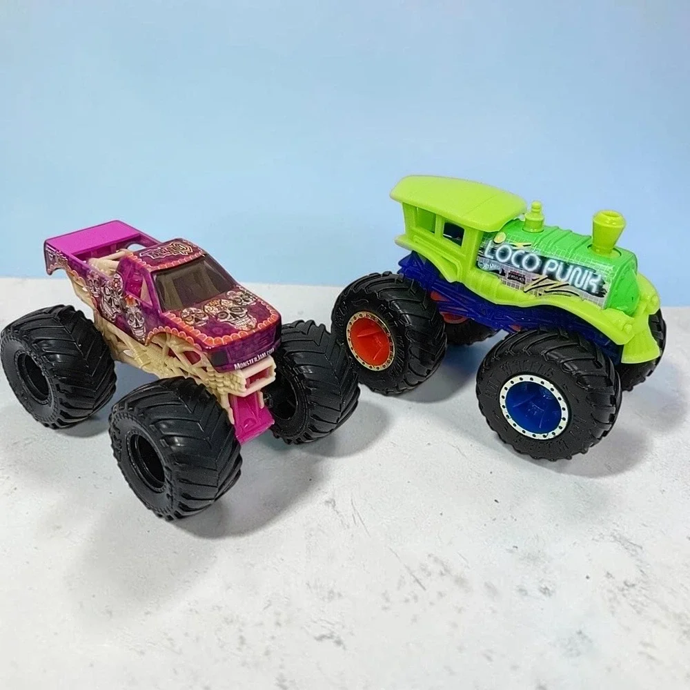 Hot Wheels Spin Master Monster Trucks Loco Punk Calavera 1:64 Lot Train Skull